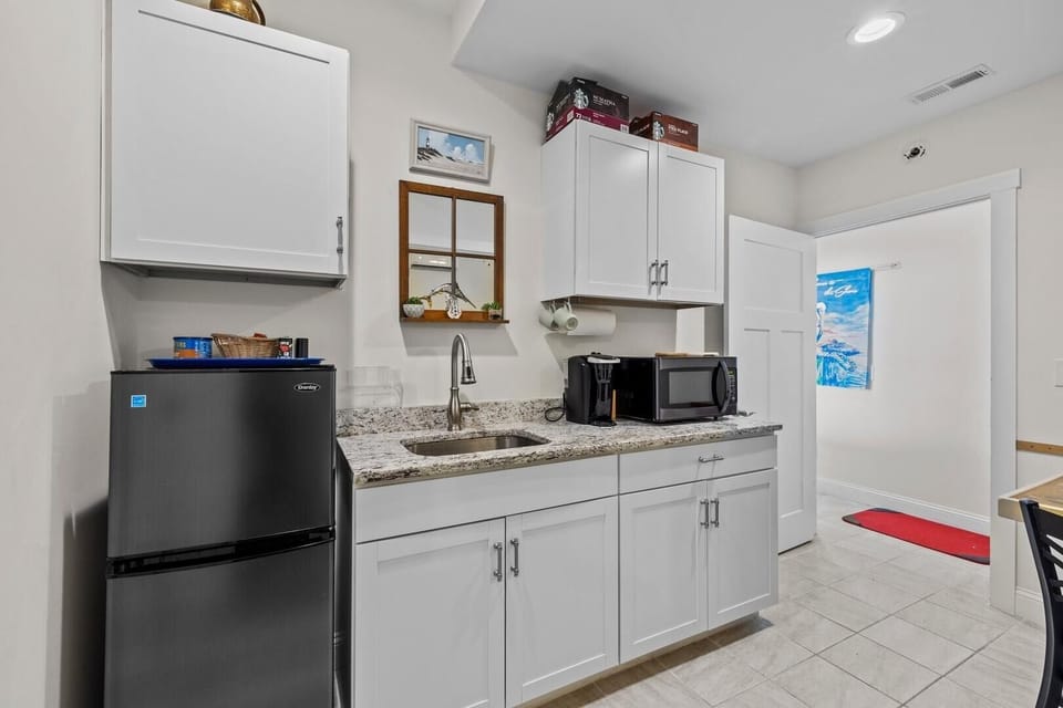 Apartment, 1 Bedroom | Private kitchen | Fridge, coffee/tea maker, toaster