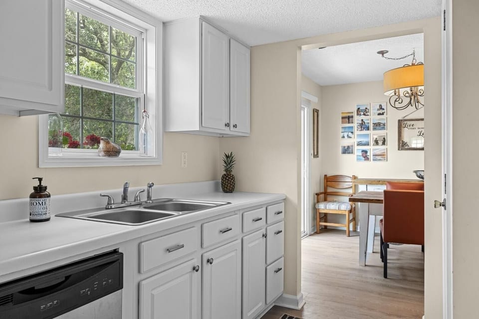 House, 3 Bedrooms | Private kitchen | Fridge, oven, coffee/tea maker, toaster