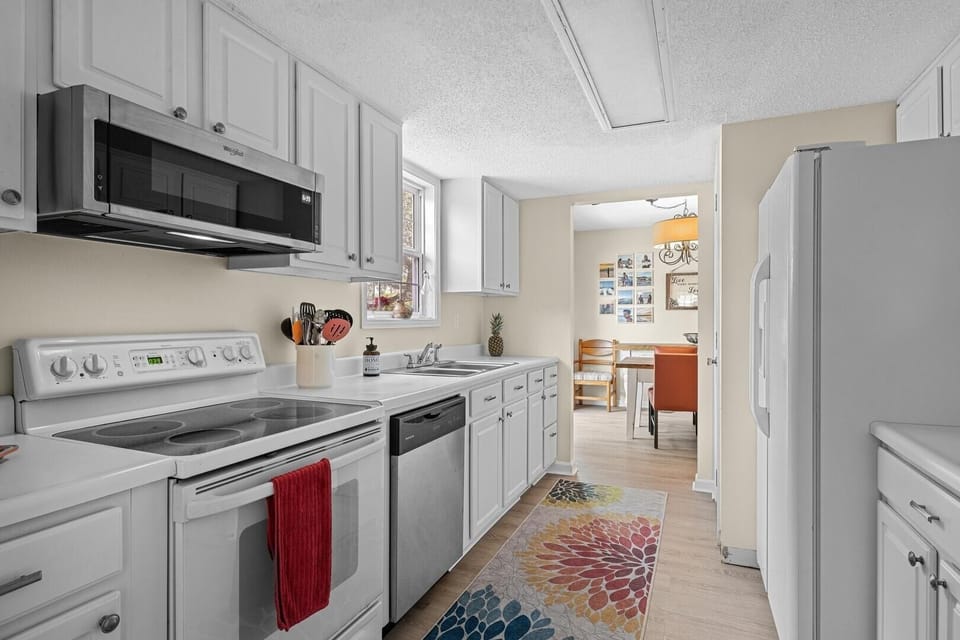 House, 3 Bedrooms | Private kitchen | Fridge, oven, coffee/tea maker, toaster