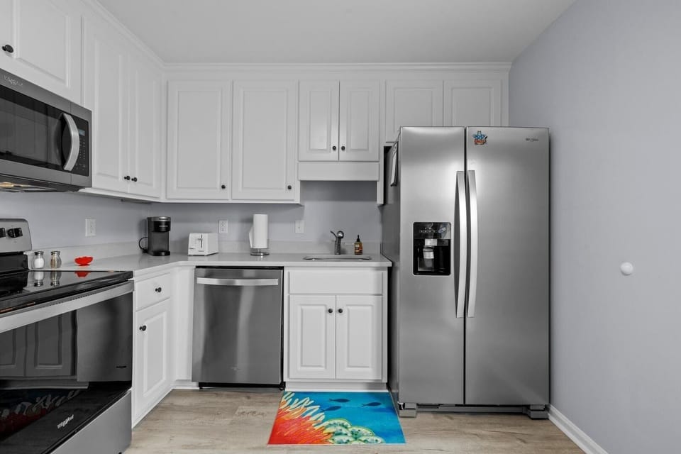 Condo, 2 Bedrooms | Private kitchen | Fridge, oven, coffee/tea maker, toaster