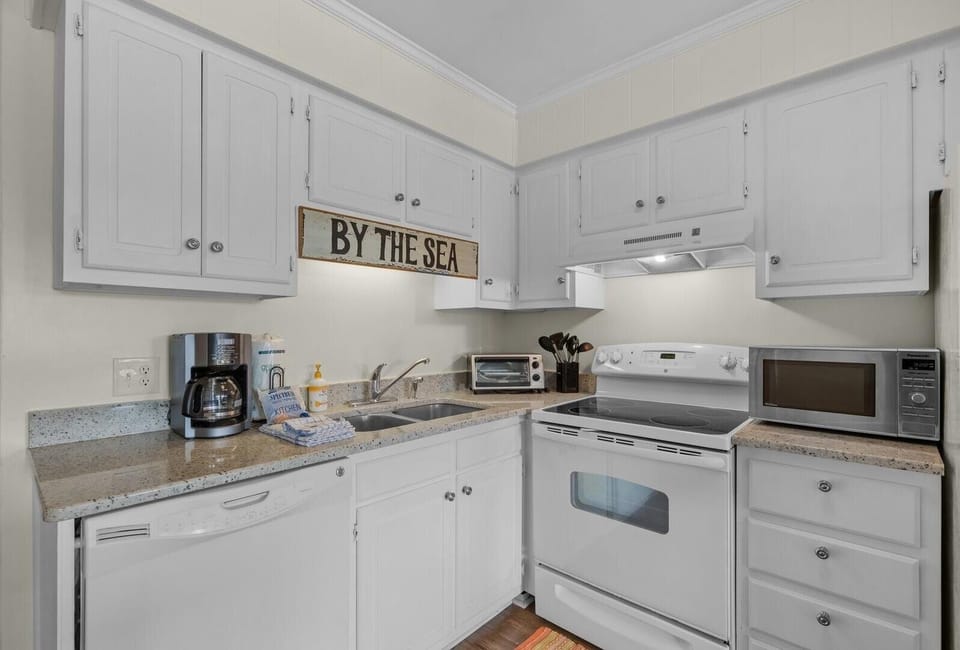 Condo, 2 Bedrooms | Private kitchen | Coffee/tea maker, fridge, oven, toaster