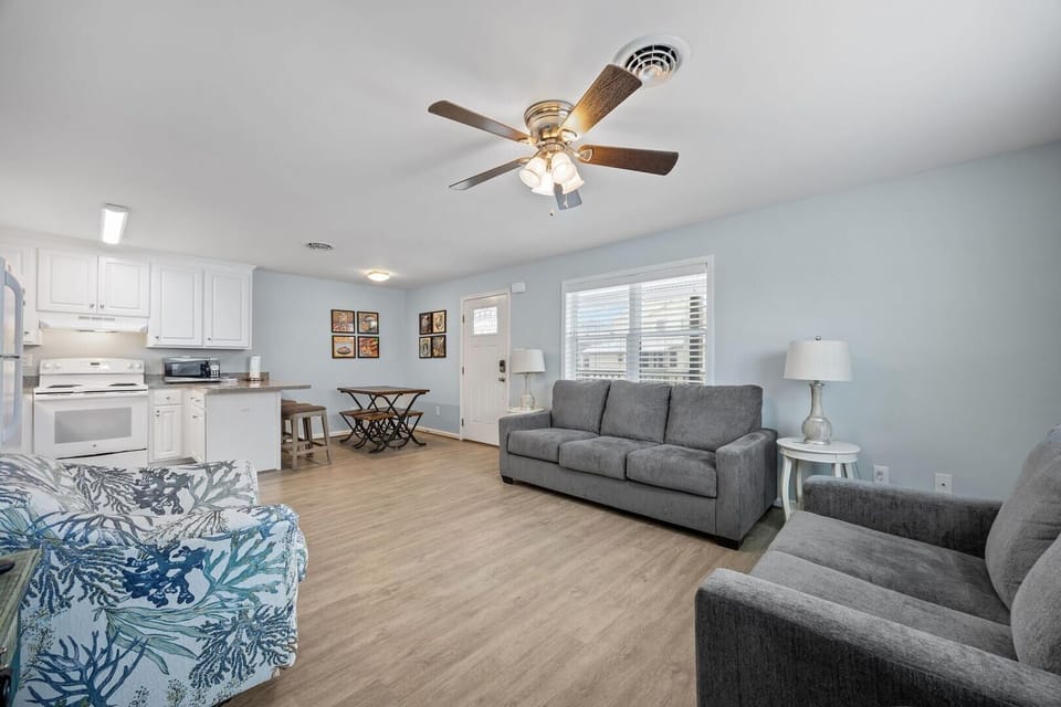 Condo, 3 Bedrooms | Living area
