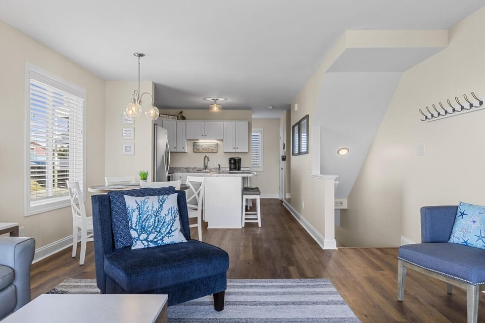 Condo, 2 Bedrooms | Interior