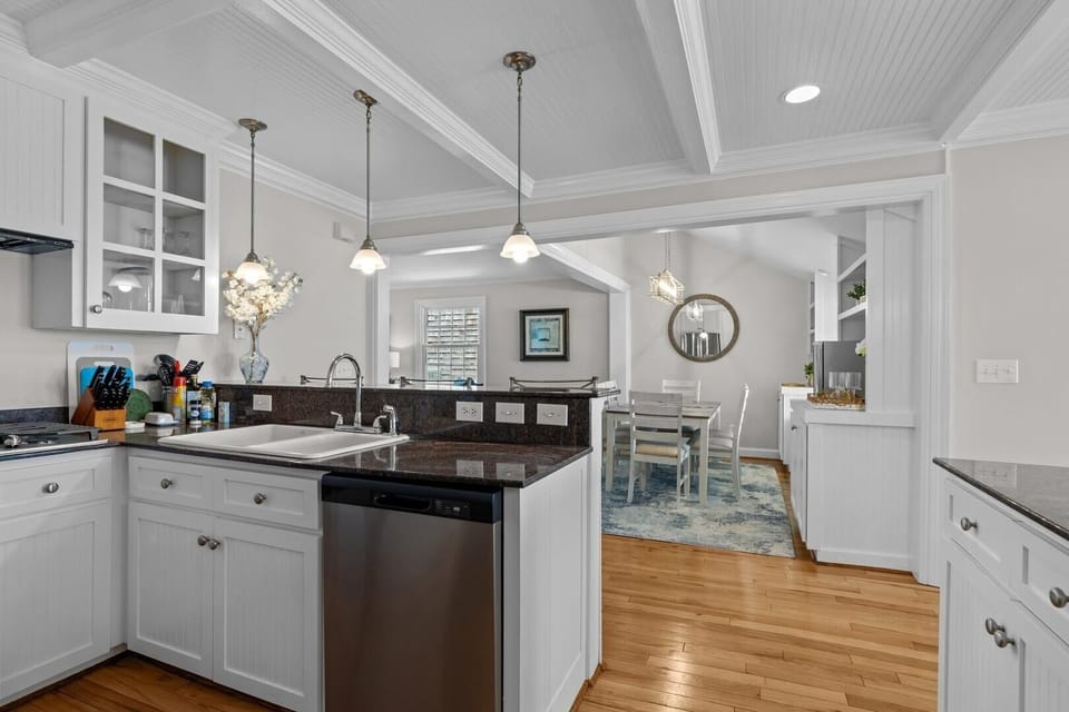 House, 4 Bedrooms | Private kitchen | Fridge, oven, coffee/tea maker, toaster