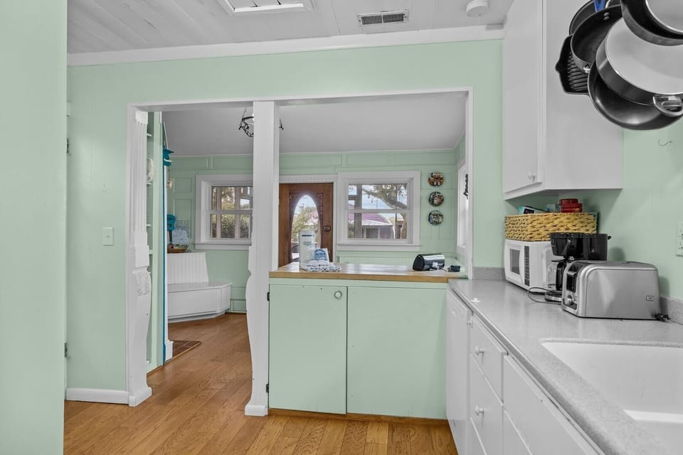 House, 2 Bedrooms | Private kitchen | Fridge, oven, coffee/tea maker, toaster