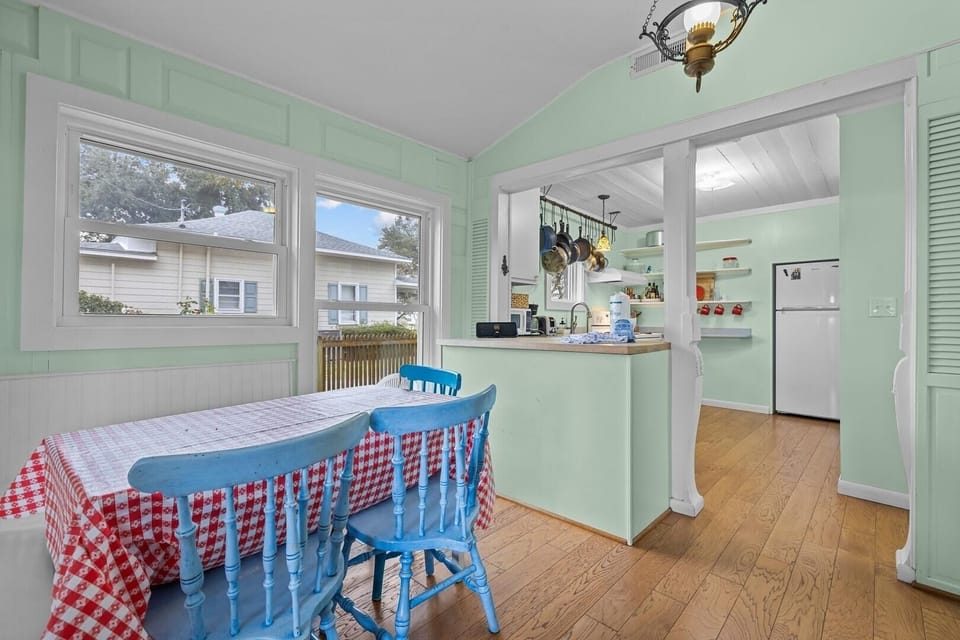 House, 2 Bedrooms | Dining