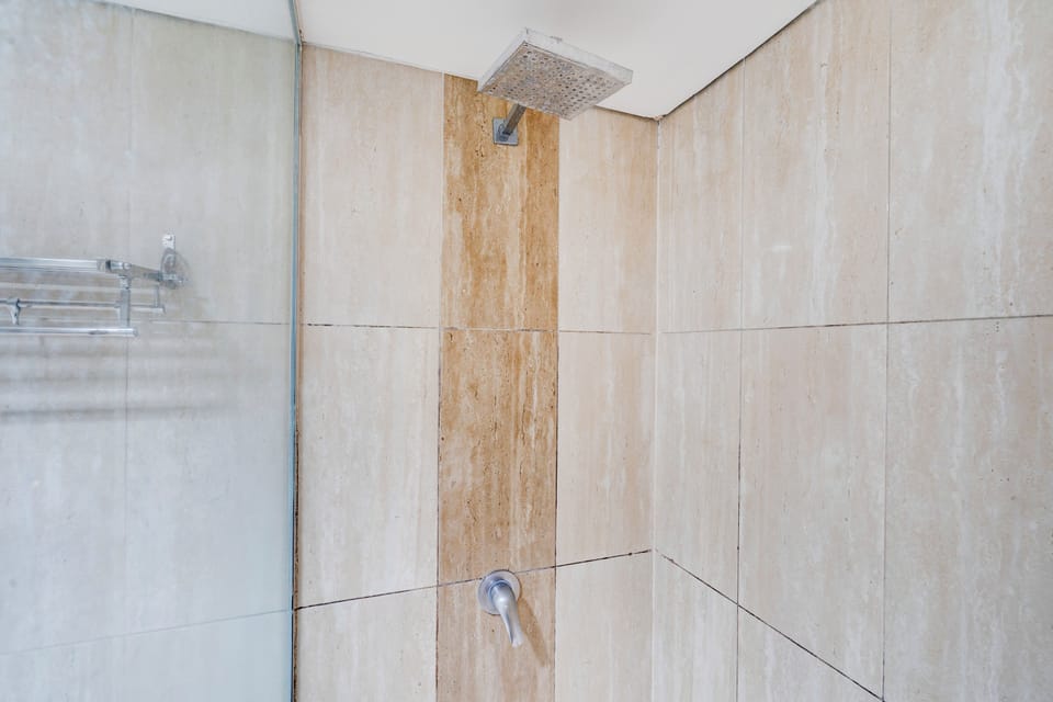 Standard Suite, 1 Double Bed | Bathroom | Shower, free toiletries, slippers, bidet