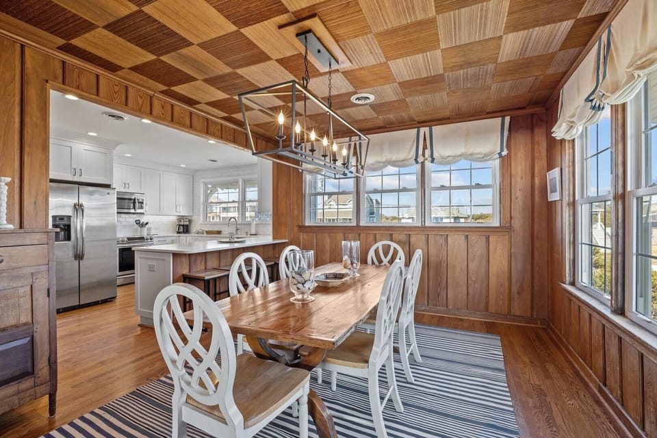 House, 5 Bedrooms | Dining