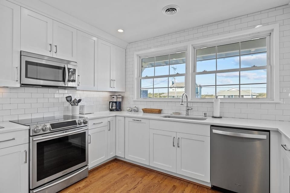 House, 5 Bedrooms | Private kitchen | Fridge, oven, coffee/tea maker, toaster