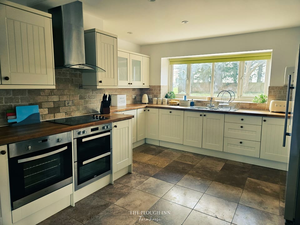 Family House, Accessible, Private Bathroom | Shared kitchen | Highchair