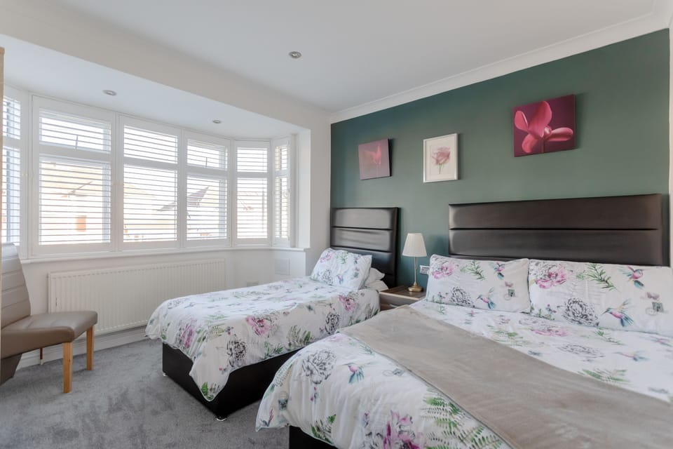 Classic Triple Room, Multiple Beds | Hypo-allergenic bedding, down comforters, individually decorated