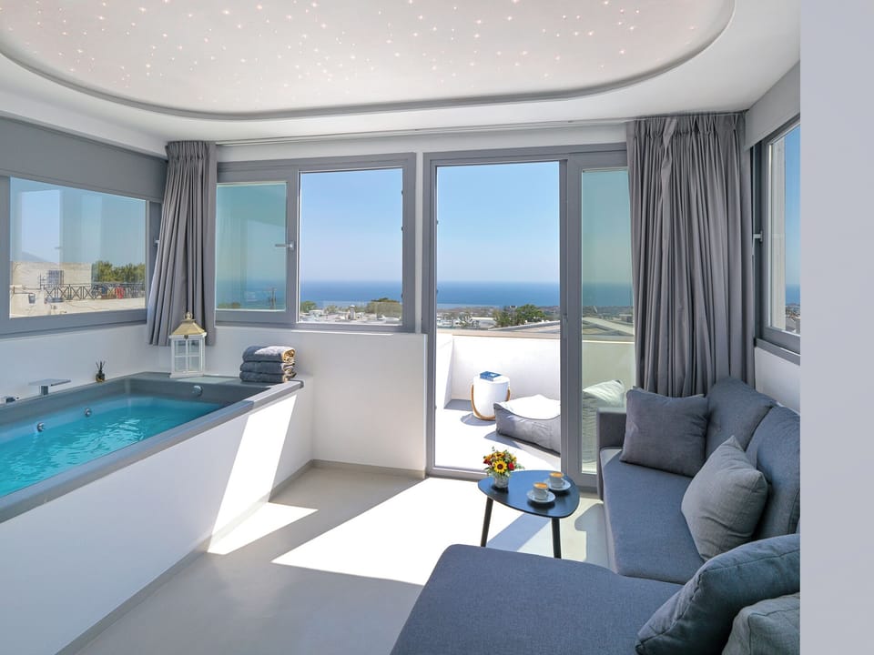 Superior Suite with Sea View and Hot tub | Jetted tub