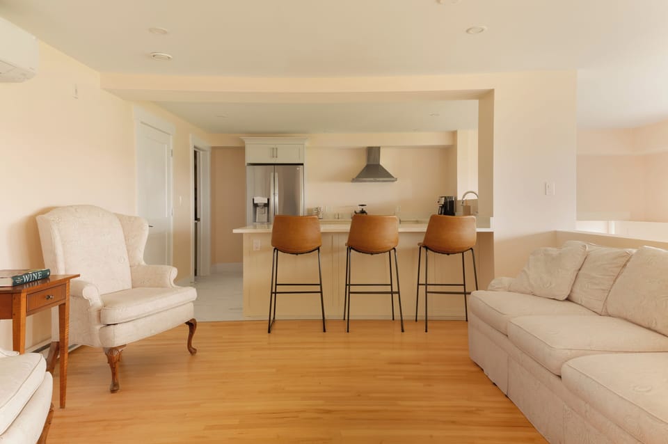 Living room and kitchen Spry 5