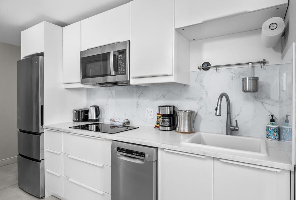Beautiful complete private kitchen