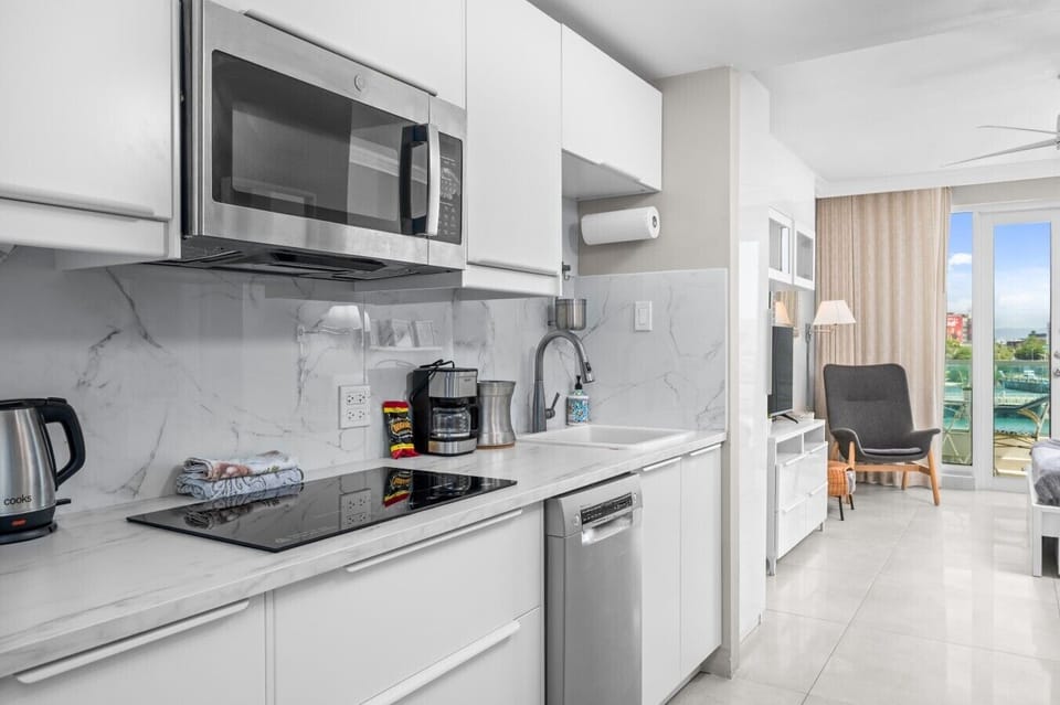 Beautiful complete Kitchen with views
