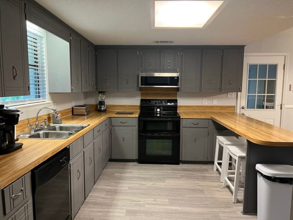  Large Kitchen fully equipped