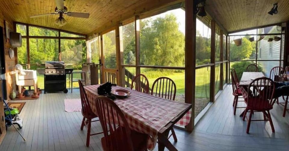 Outdoor dining