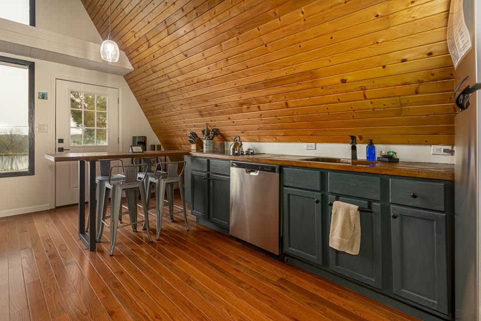Fully stocked kitchen for all your needs 