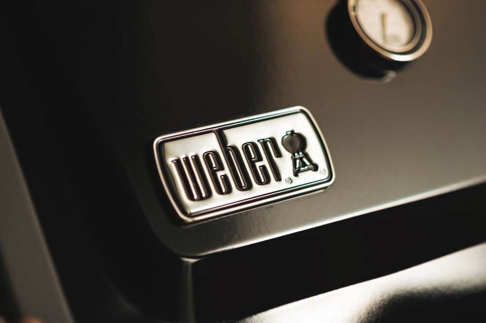 Outdoor gas grill