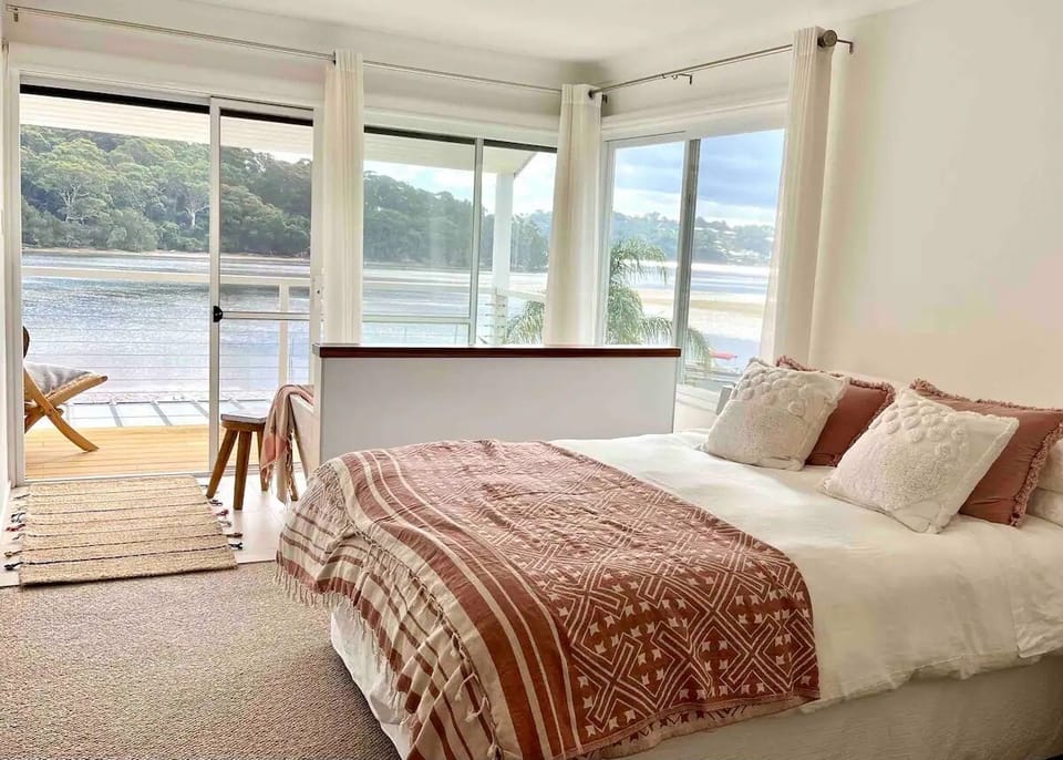 Enjoy the tranquil waters of Fisherman’s Bay from your bed