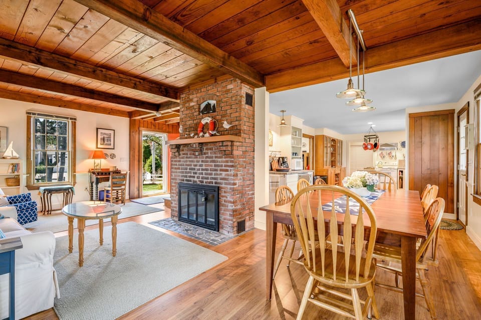 Open floorplan connects kitchen, dining and living areas - 18 Beach Road West Harwich - Cape Cod - Beach Plum Cottage - NEVR
