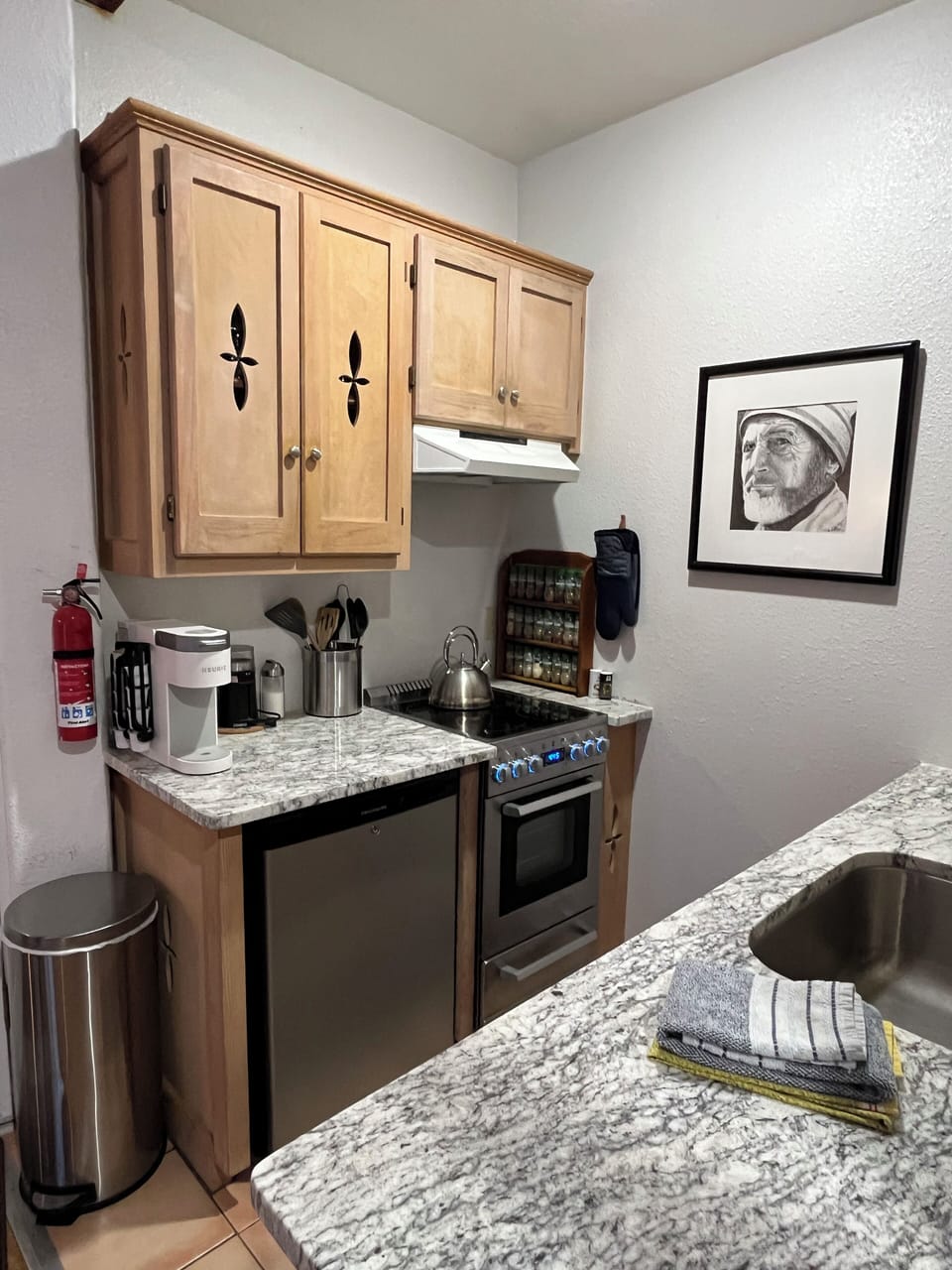 Kitchen with full range