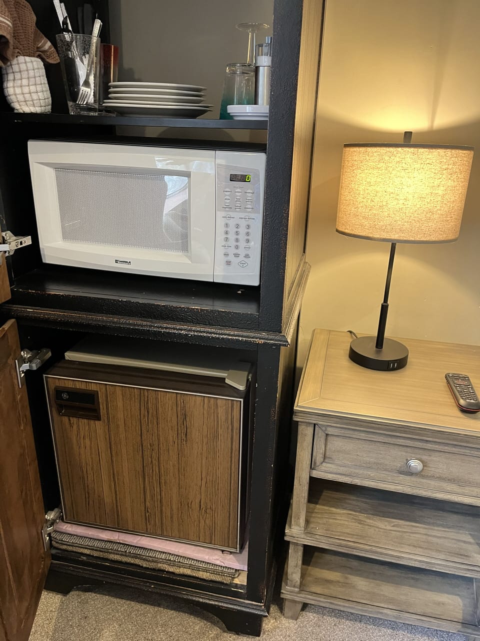 Kithcenette with the essentials