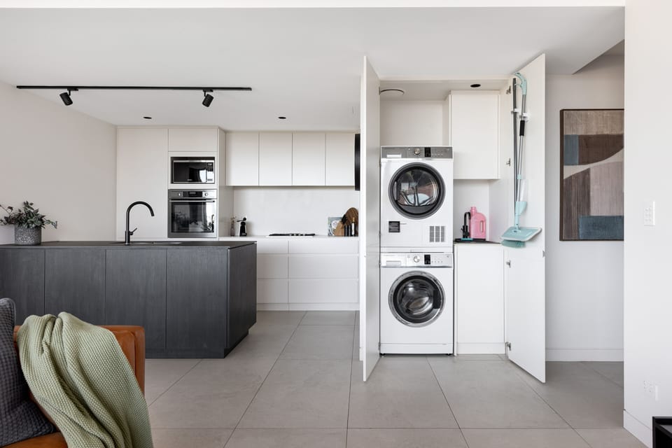 One Bedroom Apartment With Parking | Laundry