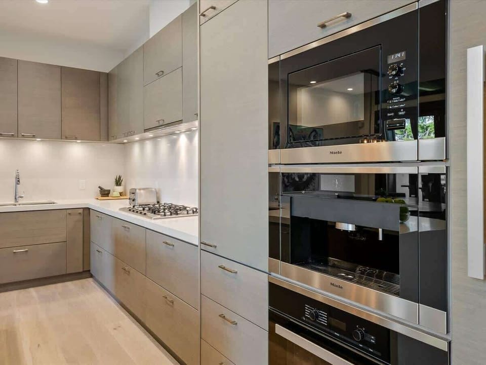 - Built-in stainless appliances and modern cabinetry with clean finishes  
- Streamlined design blending style and practicality effortlessly  
- Perfect space for crafting gourmet meals or simple snacks  
