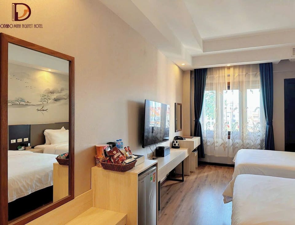 Executive Twin Room | In-room safe, individually furnished, desk, soundproofing