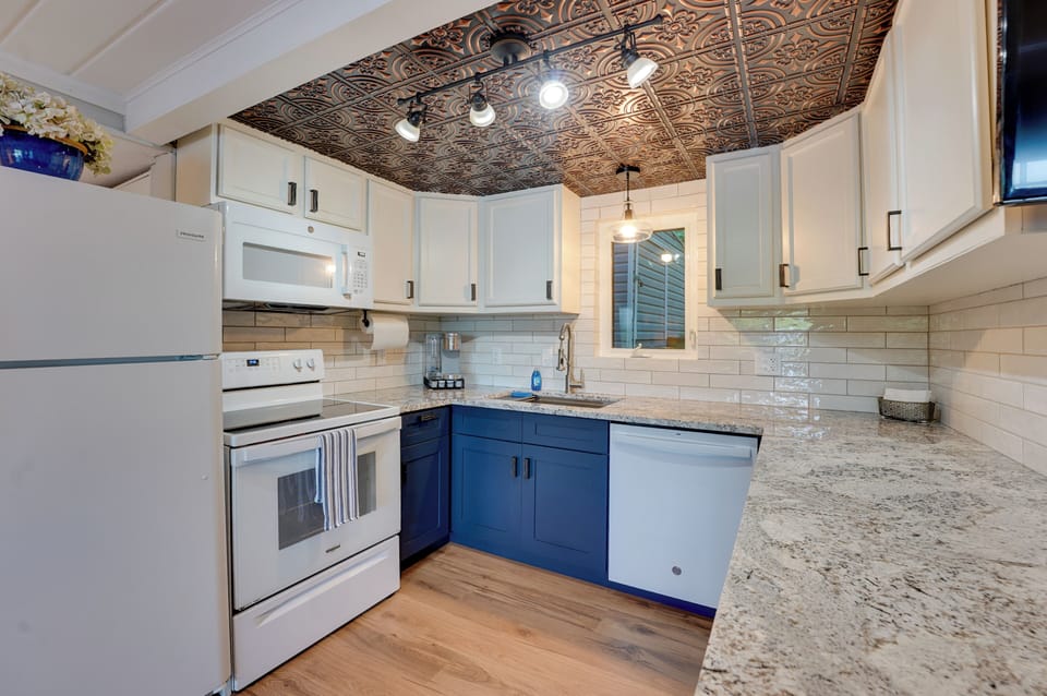 Kitchen | 1st Floor | Dishware & Flatware | Complimentary Spices
