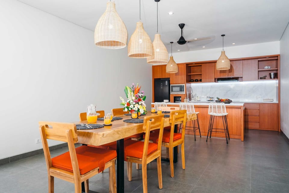 Basic Villa, Multiple Beds | Dining