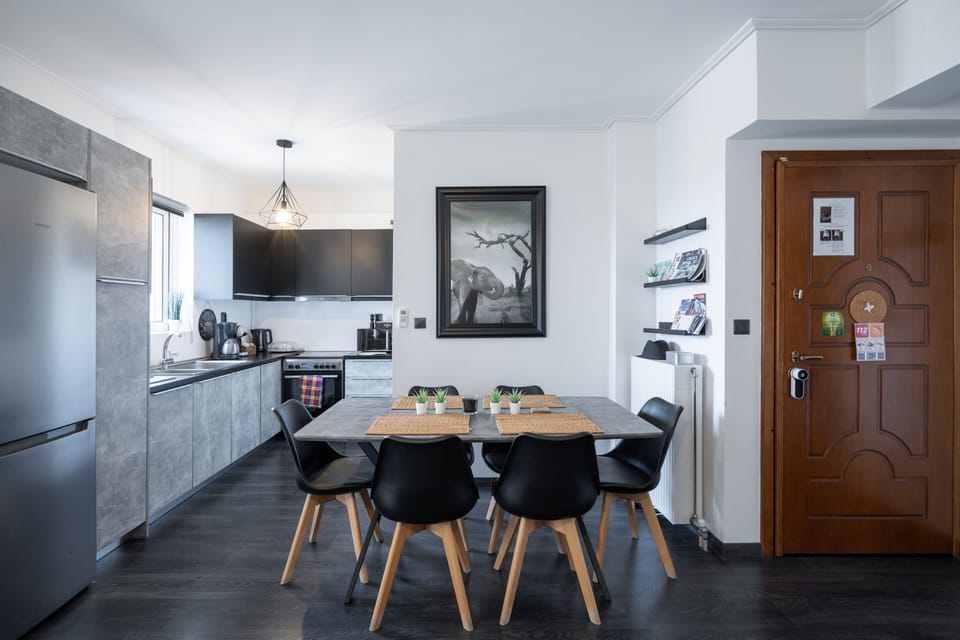 Luxury Apartment, 3 Bedrooms, Sauna | In-room dining