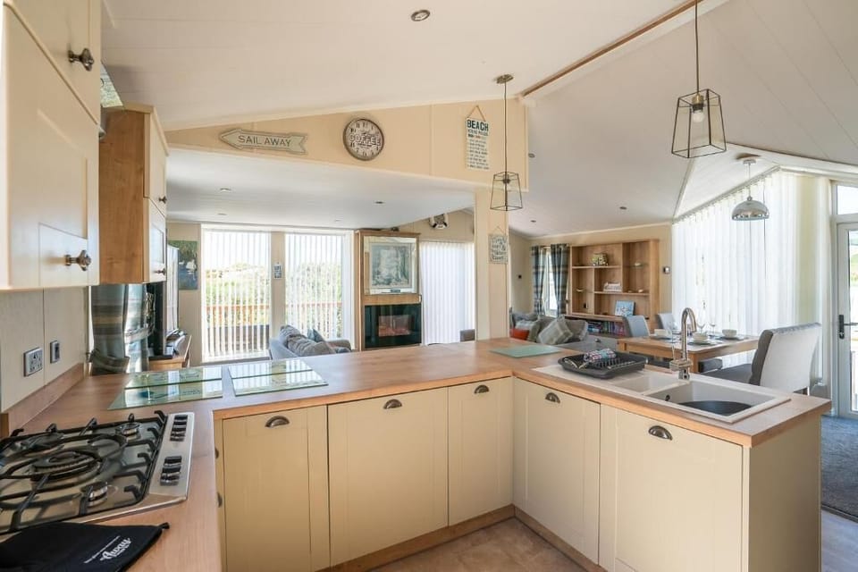 Exclusive 8 Berth Lodge Roof Terrace | Private kitchen