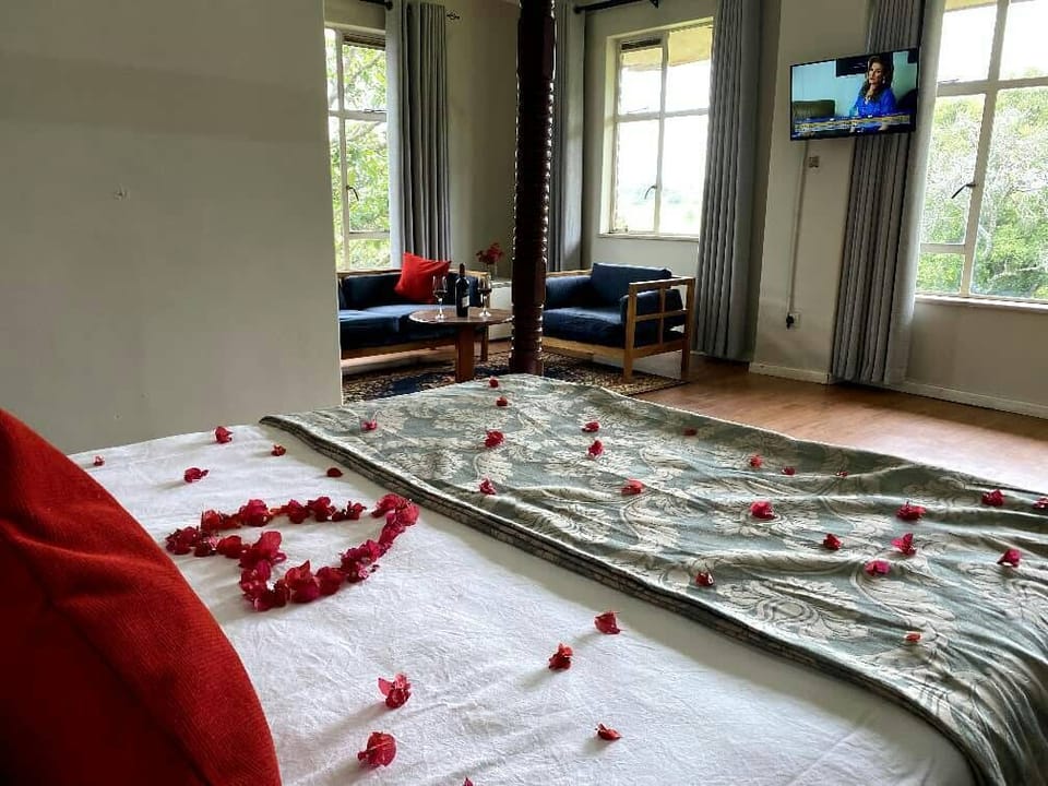 Honeymoon Room | Free WiFi