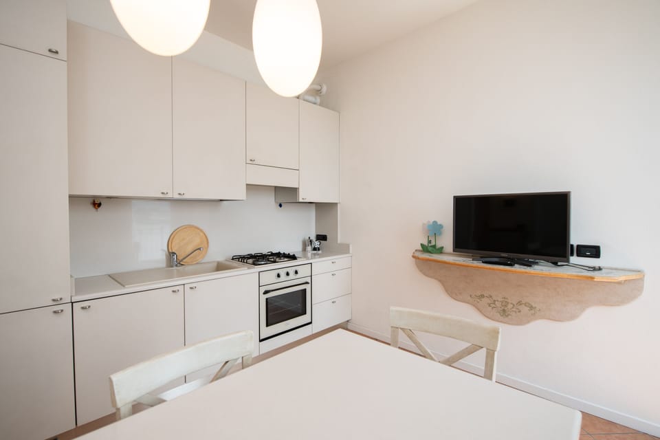 Romantic Apartment | Private kitchen | Fridge, oven, dishwasher, coffee/tea maker