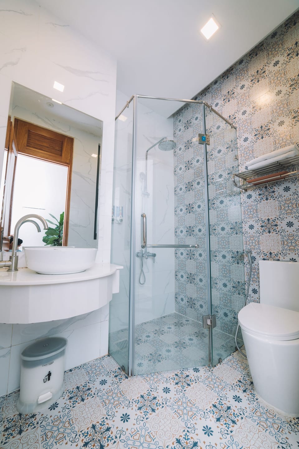 Family Shared Dormitory | Bathroom | Shower, rainfall showerhead, designer toiletries, hair dryer