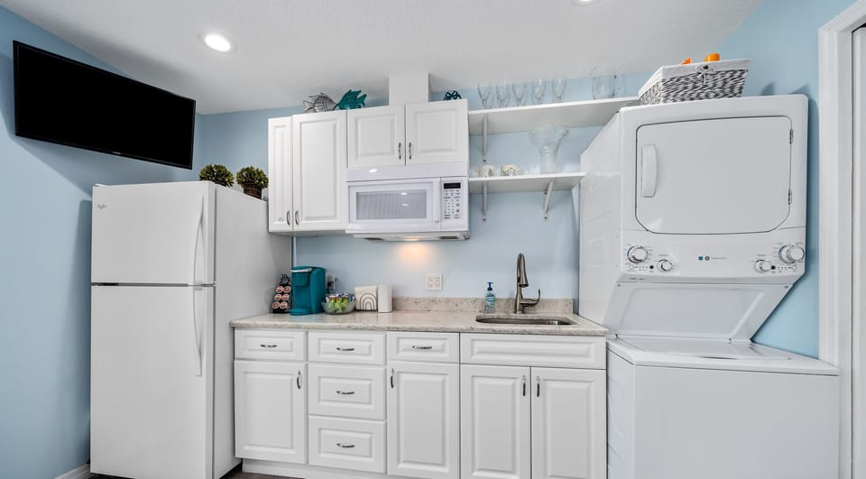 Kitchenette and Washer/Dryer