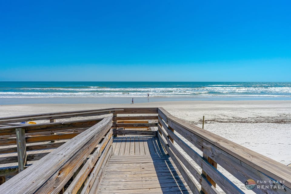Just a 30 Second Walk to the Beach!