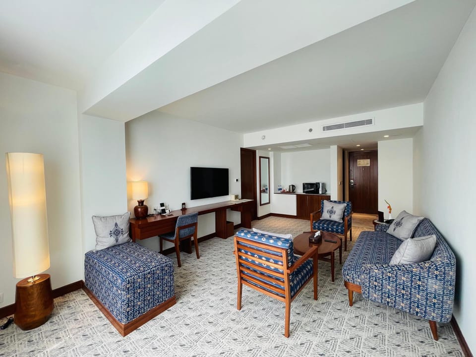 Executive Suite | Minibar (free items), in-room safe, iron/ironing board (on request)