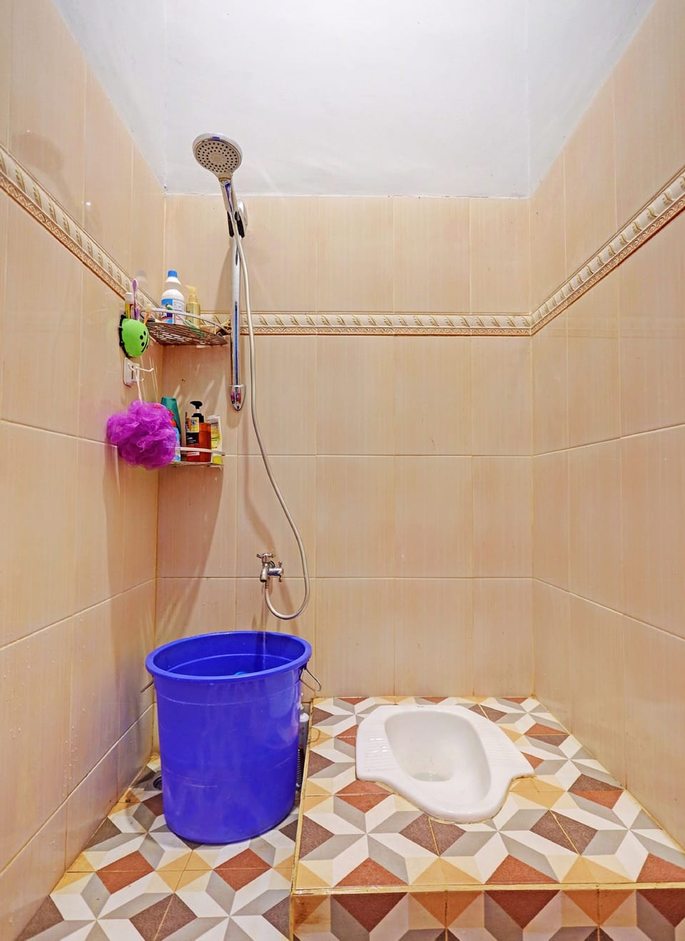 Economy Double Room | Bathroom | Shower, towels
