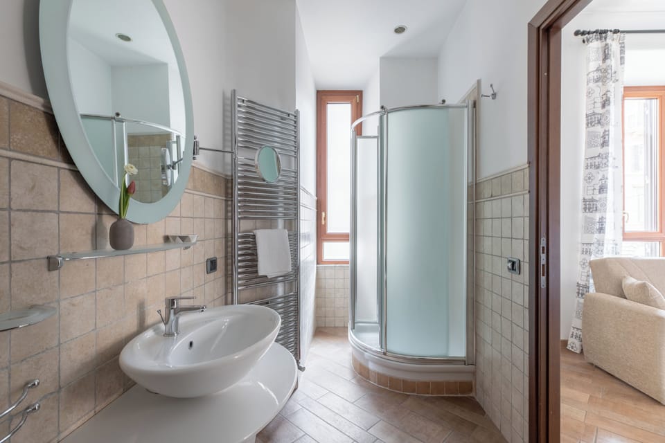 Comfort Quadruple Room | Bathroom | Shower, hair dryer, bidet, towels