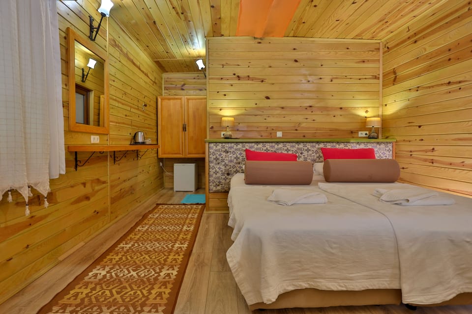 Bungalow | Premium bedding, minibar, desk, laptop workspace