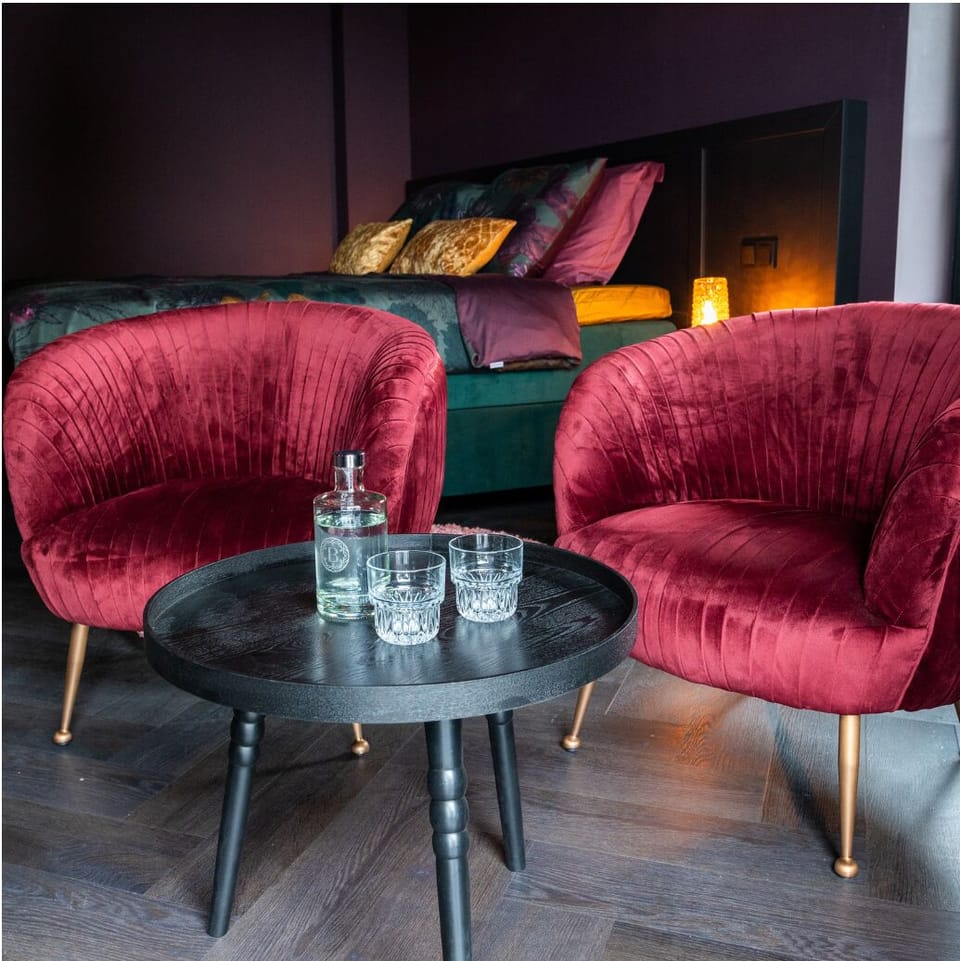 Comfort Suite | Premium bedding, in-room safe, individually decorated