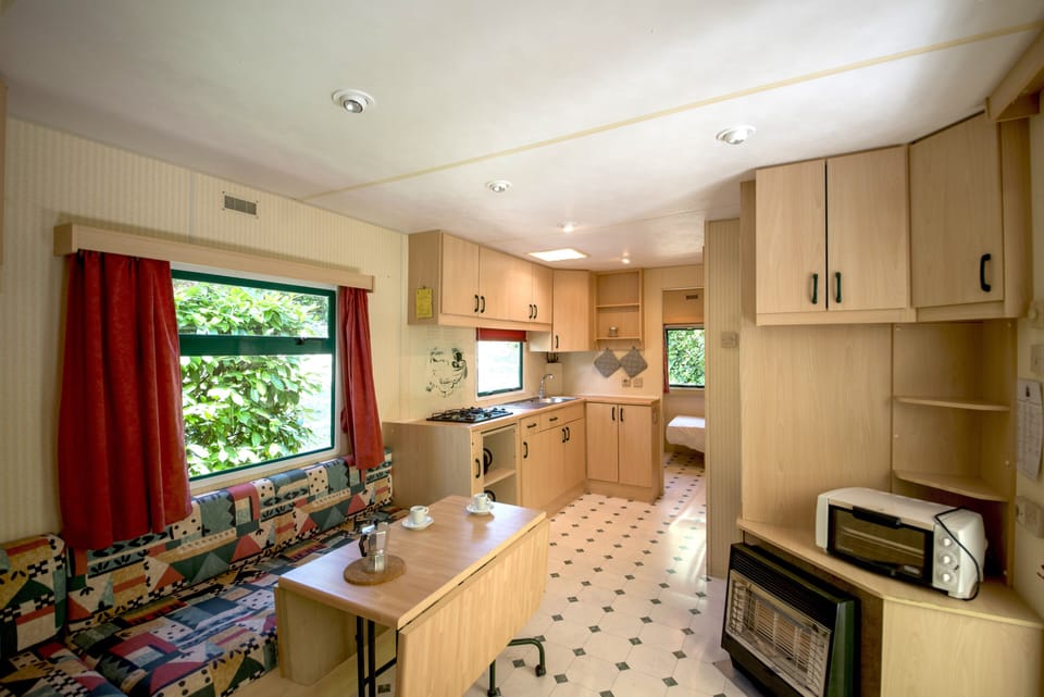 Standard Mobile Home | Private kitchen | Fridge, microwave, stovetop, cookware/dishes/utensils
