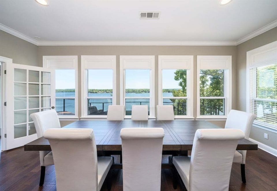 Lage Lakeside Windows Flood the Dining Room with Natural Light