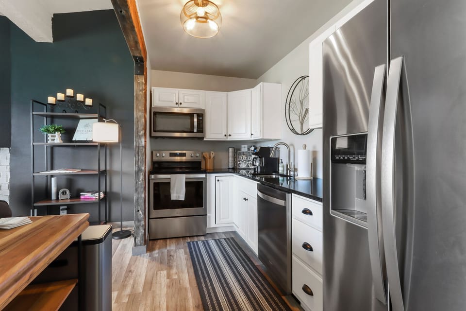 Queen murphy bed & desk area.