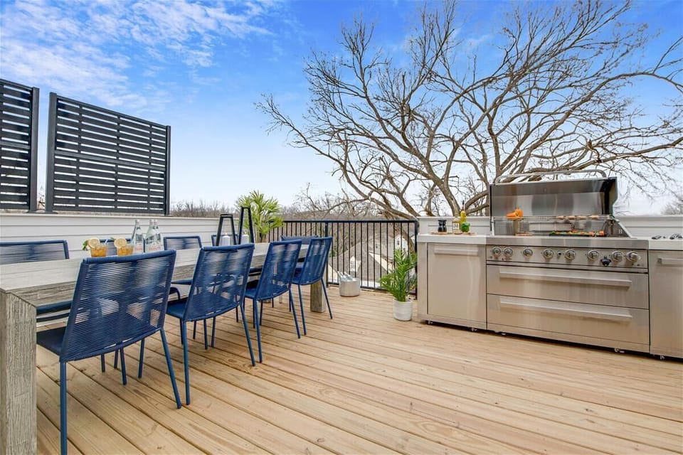 Unit 1 | Private Outdoor Area | Rooftop Deck | Grill | Outdoor Dining | Third Floor
