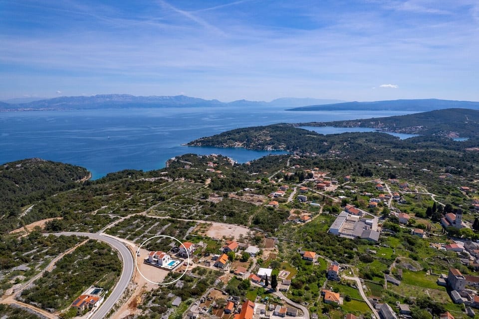 Marked position of the Villa Ora in small place Grohote, on island Šolta.