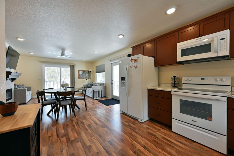 House, 3 Bedrooms | Private kitchen | Coffee/tea maker, fridge, oven, toaster